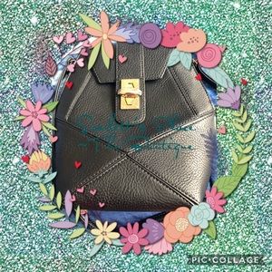 Crossbody Black Geometric-Shaped Bag w/gold Trim